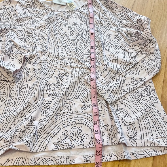 Liz Claiborne Petite White Geometric Design Tee - Picture 6 of 11